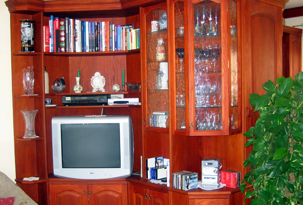 Egyedi nappali bútorok :: www.atico.hu Nappali vitrines szekrény